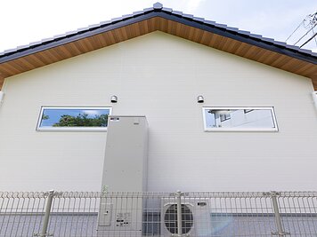 エコキュートその他機器の近くにガス類の容器や引火物を置かないのイメージ