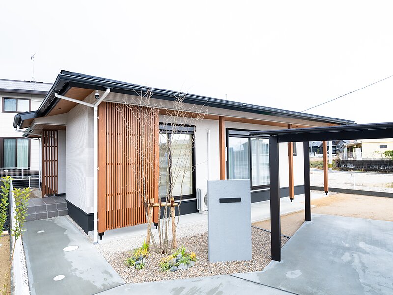 ＜佐賀市注文住宅：N様：木の香＞考え抜かれた収納＆動線！和モダン平屋